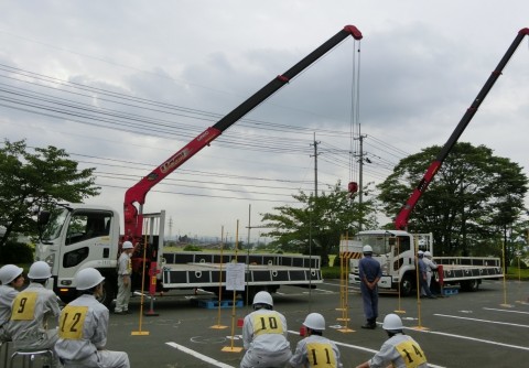 クレーン操作練習中